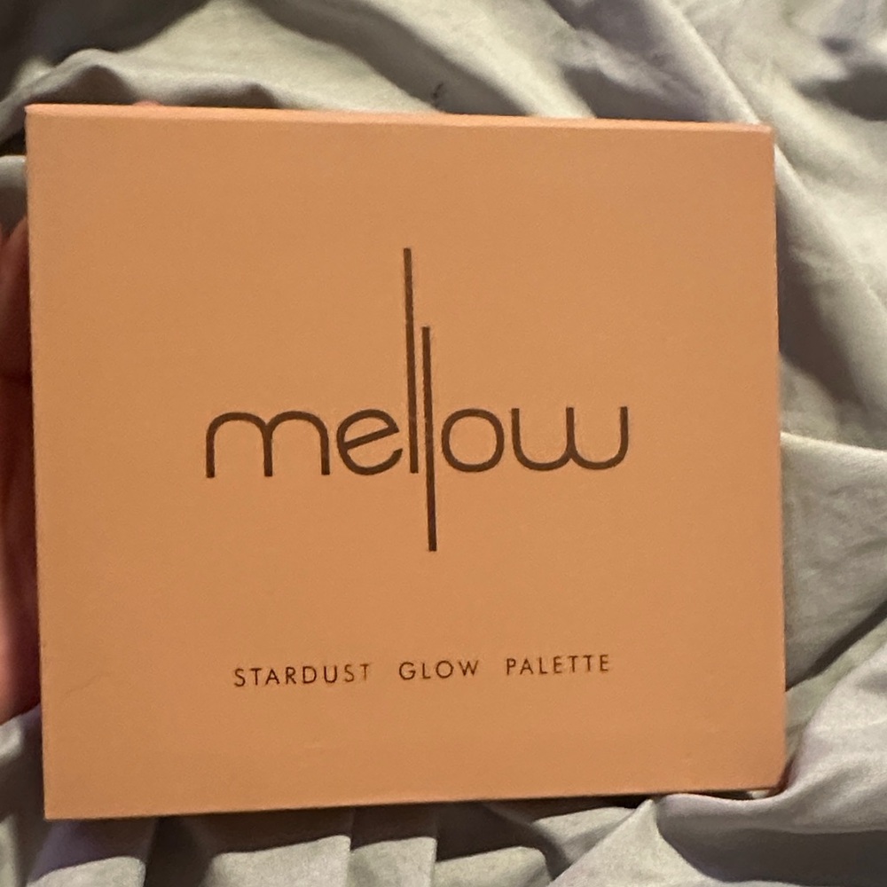 Mellow Stardust Glow Palette - Gold Highlighter